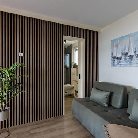 Mobile House On Sea Side Turanj