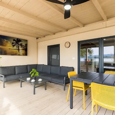 Mobile House On Sea Side Apartman Turanj